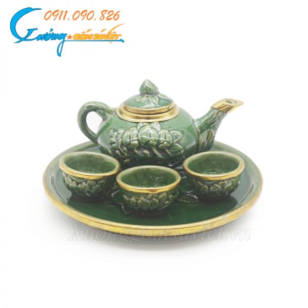 Bộ ấm trà trên bàn thờ có ý nghĩa như thế nào trong văn hóa tâm linh của người Việt? 