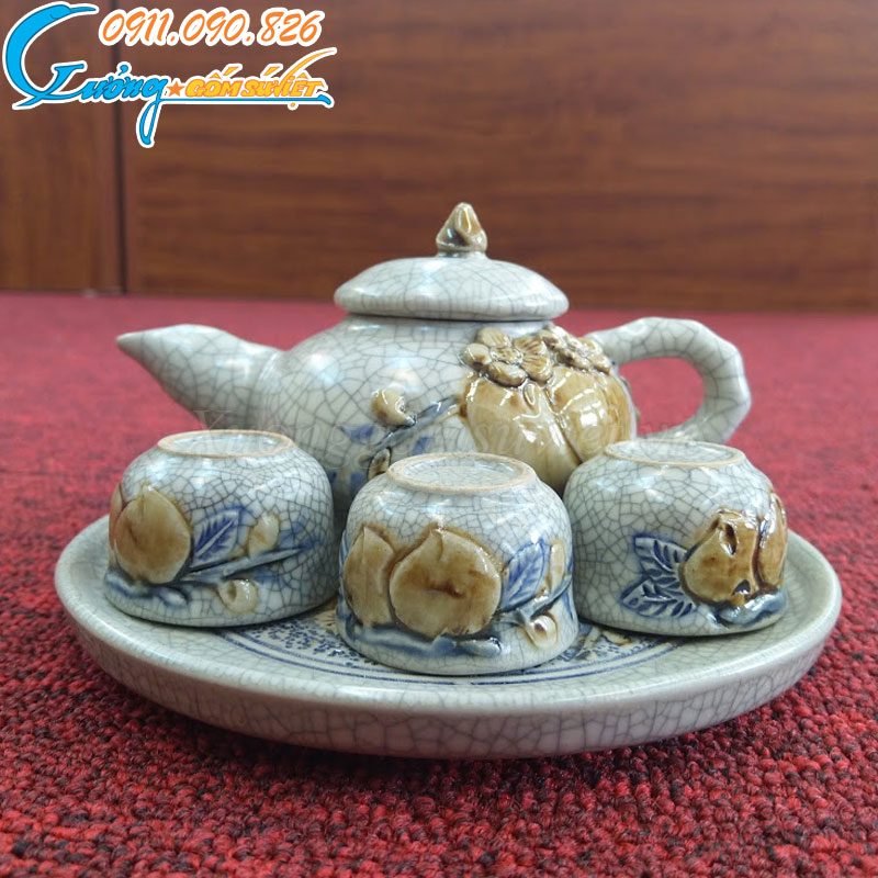 Bộ ấm trà trên bàn thờ có ý nghĩa như thế nào trong văn hóa tâm linh của người Việt? 