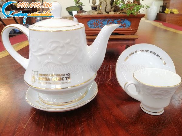 Bộ ấm trà được rất nhiều khách hàng lựa chọn để in ấn logo làm quà tặng