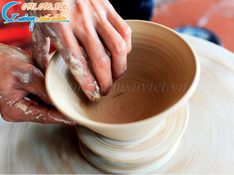 Gốm vuốt tay hoàn toàn dựa vào đôi bàn tay khéo léo và tài năng của người làm gốm