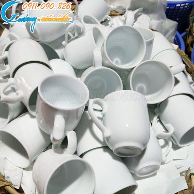 Sản phẩm ly sứ trắng tại Xưởng Gốm Sứ Việt có bề mặt trắng bóng, nhẵn mịn