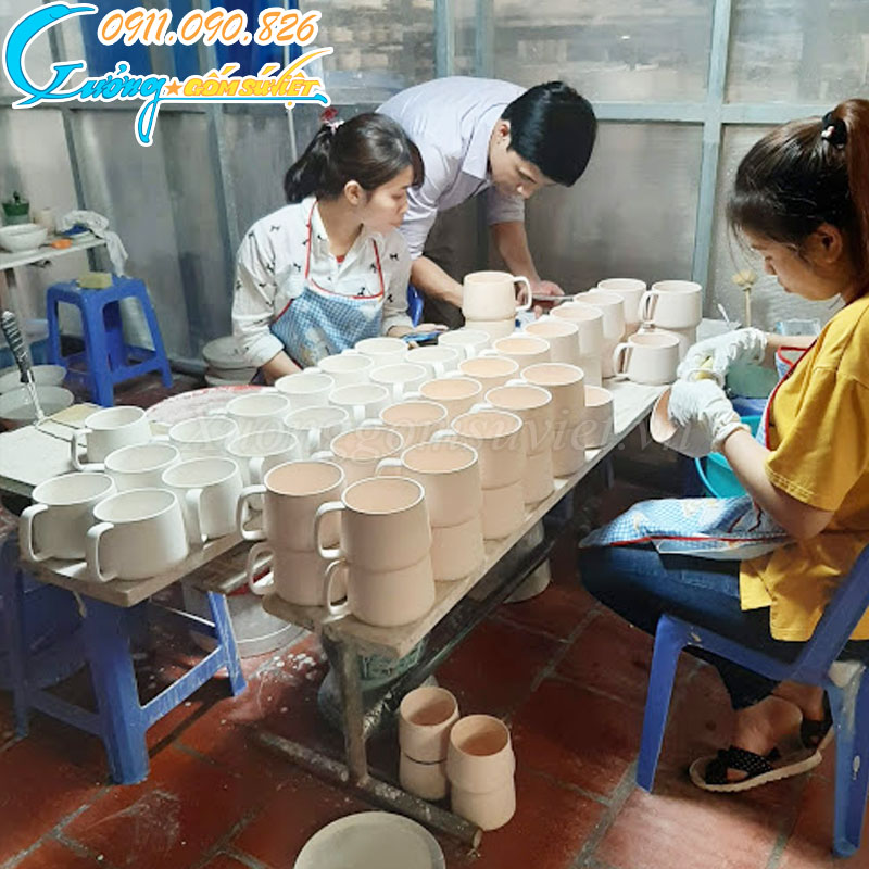 Xưởng Gốm Sứ Việt là đơn vị dẫn đầu trong việc sản xuất ly, cốc sứ và nhận được rất nhiều sự tin tưởng của khách hàng
