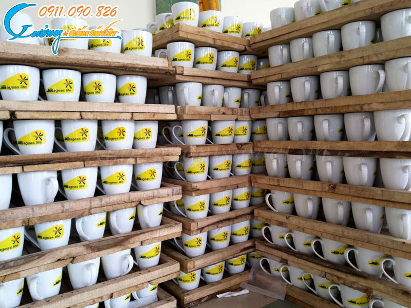 Các sản phẩm ly sứ được in ấn tại Xưởng Gốm Sứ Việt
