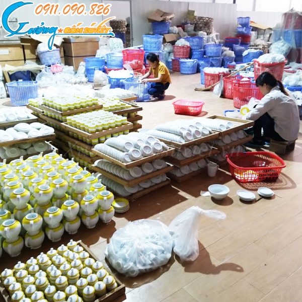 Xưởng Gốm Sứ Việt được đánh giá là đơn vị dẫn đầu trong việc sản xuất và phân phối các sản phẩm ấm chén làm quà tặng