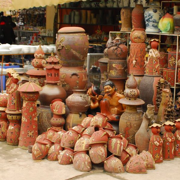 Các mặt hàng gốm sứ Việt Nam xuất khẩu ra nước ngoài rất đa dạng, trong đó có các mặt hàng chậu cây trang trí