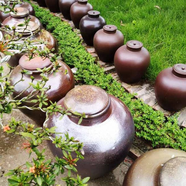 Tạo điểm nhấn cho không gian sân vườn với gốm sứ trang trí
