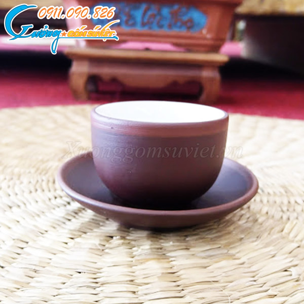 Chén trà được thiết kế có kích thước phù hợp, hài hòa với ấm trà