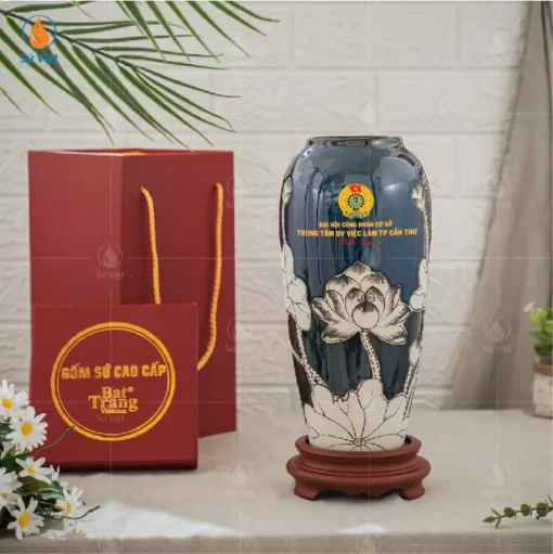 Lọ Hoa In logo Quà Công Đoàn Trung Tâm Việc Làm TP Cần Thơ