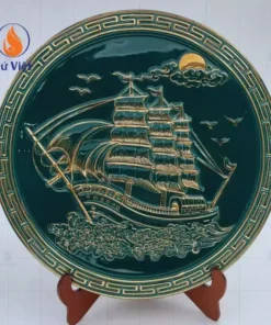 Đĩa sứ trang trí họa tiết thuận buồm xuôi gió màu xanh lá kẻ vàng kim