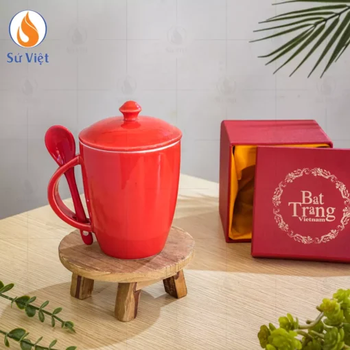 Cốc Sứ Có Nắp Màu Đỏ Kèm Thìa