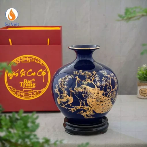 Bình gốm men xanh họa tiết Công Đào kẻ vàng kim