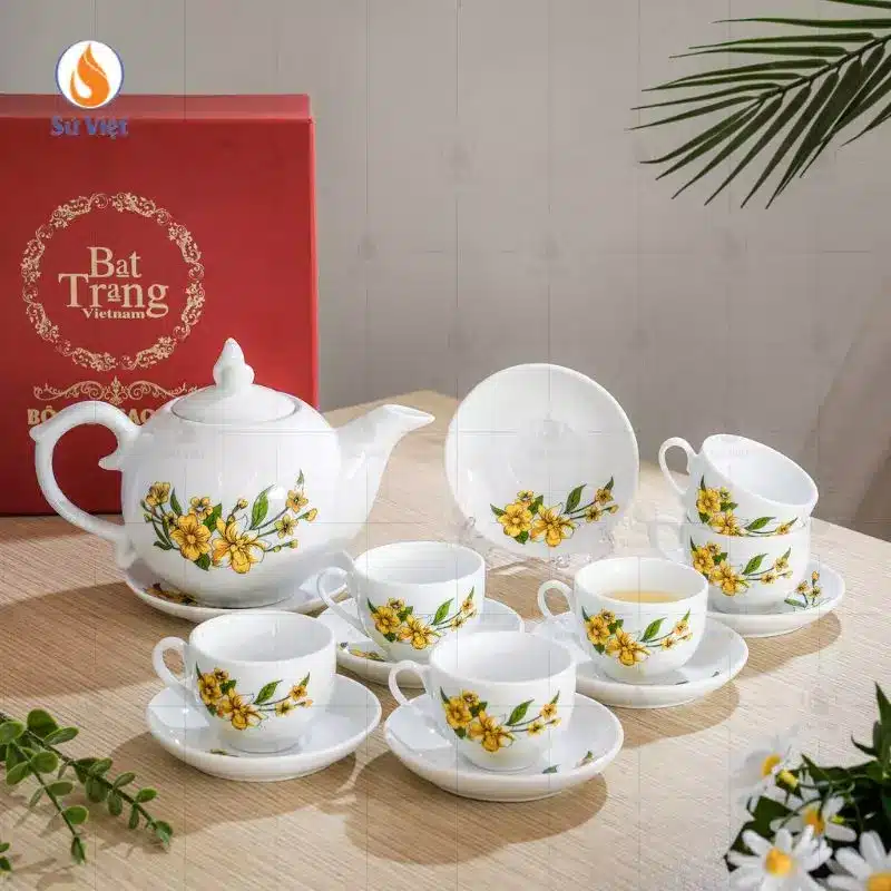Bộ ấm chén Bát Tràng họa tiết hoa đồng nội
