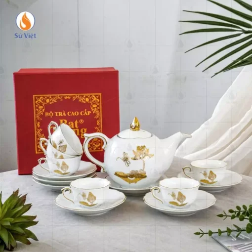 Bộ ấm chén trắng dáng mẫu đơn họa tiết hoa sen vàng kim