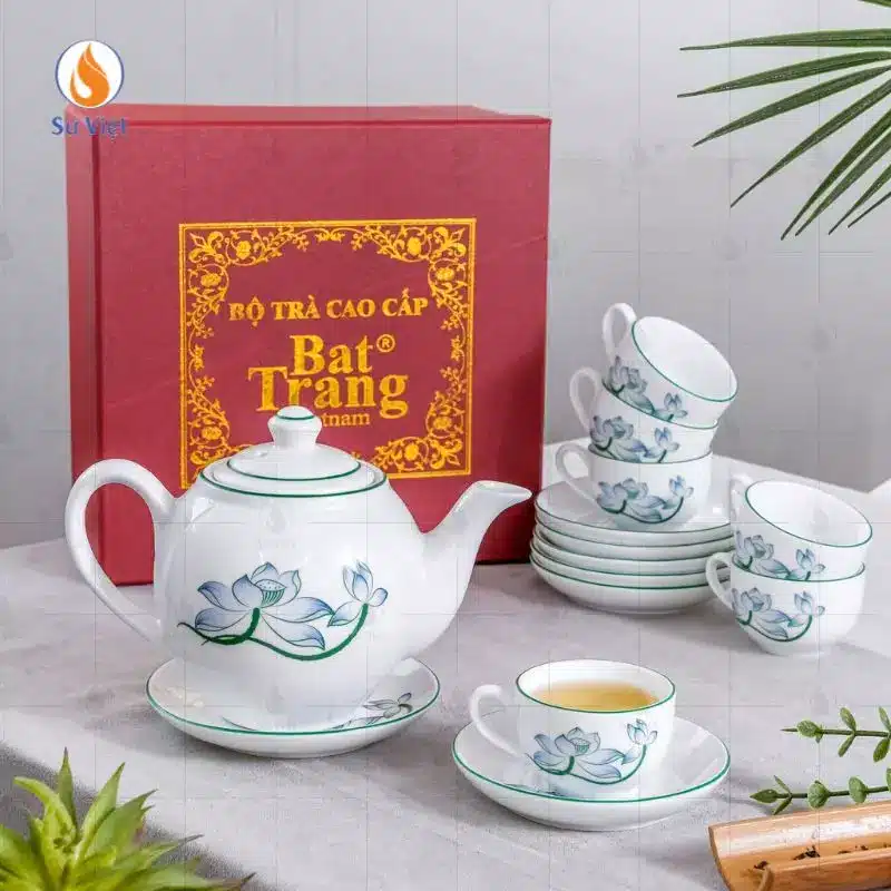 Bộ ấm chén trắng hoa sen xanh dáng Minh Long