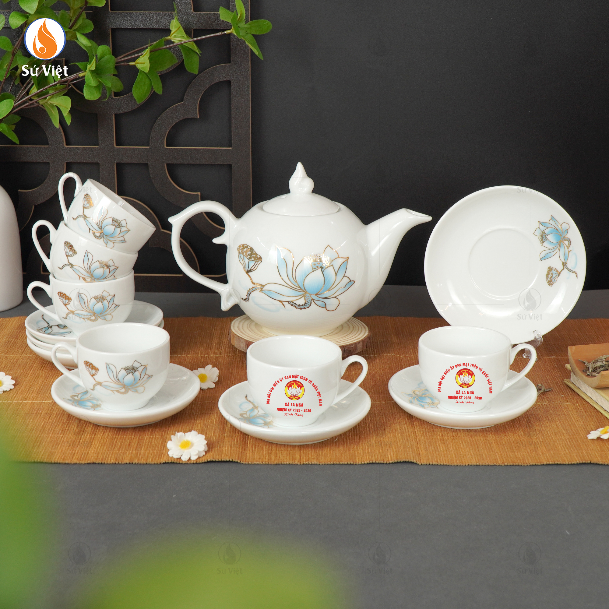 Bộ trà sen xanh vẽ vàng kim in logo Mặt trận Tổ quốc Việt Nam