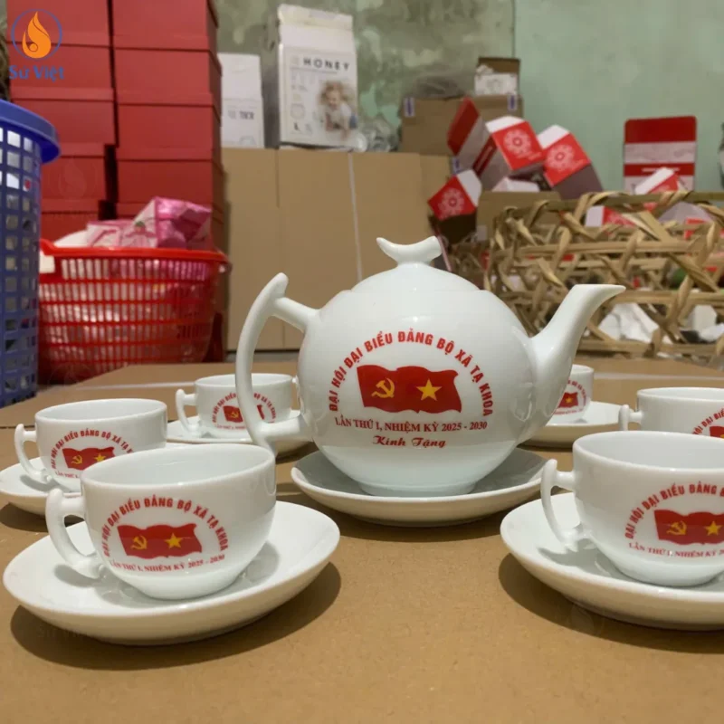 Dự Án 50 Bộ Ấm Trà In Logo Đại Hội Đảng Bộ Xã Tạ Khoa