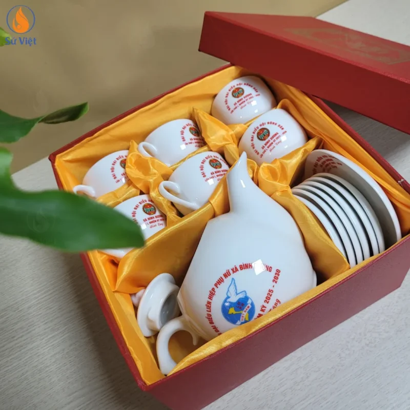 Đóng gói ấm chén chỉn chu, sang trong, đa dạng hộp đựng