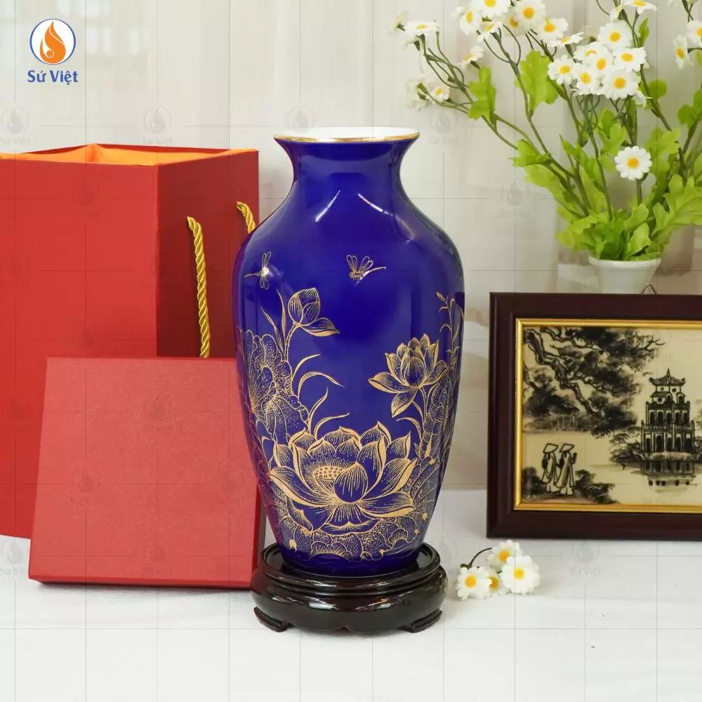 Lọ Hoa Sen Vẽ Vàng Men Xanh Dương