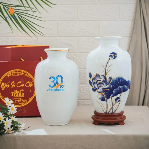 Bình Lọ Hoa Sen in logo kỉ niệm 30 năm VNPT