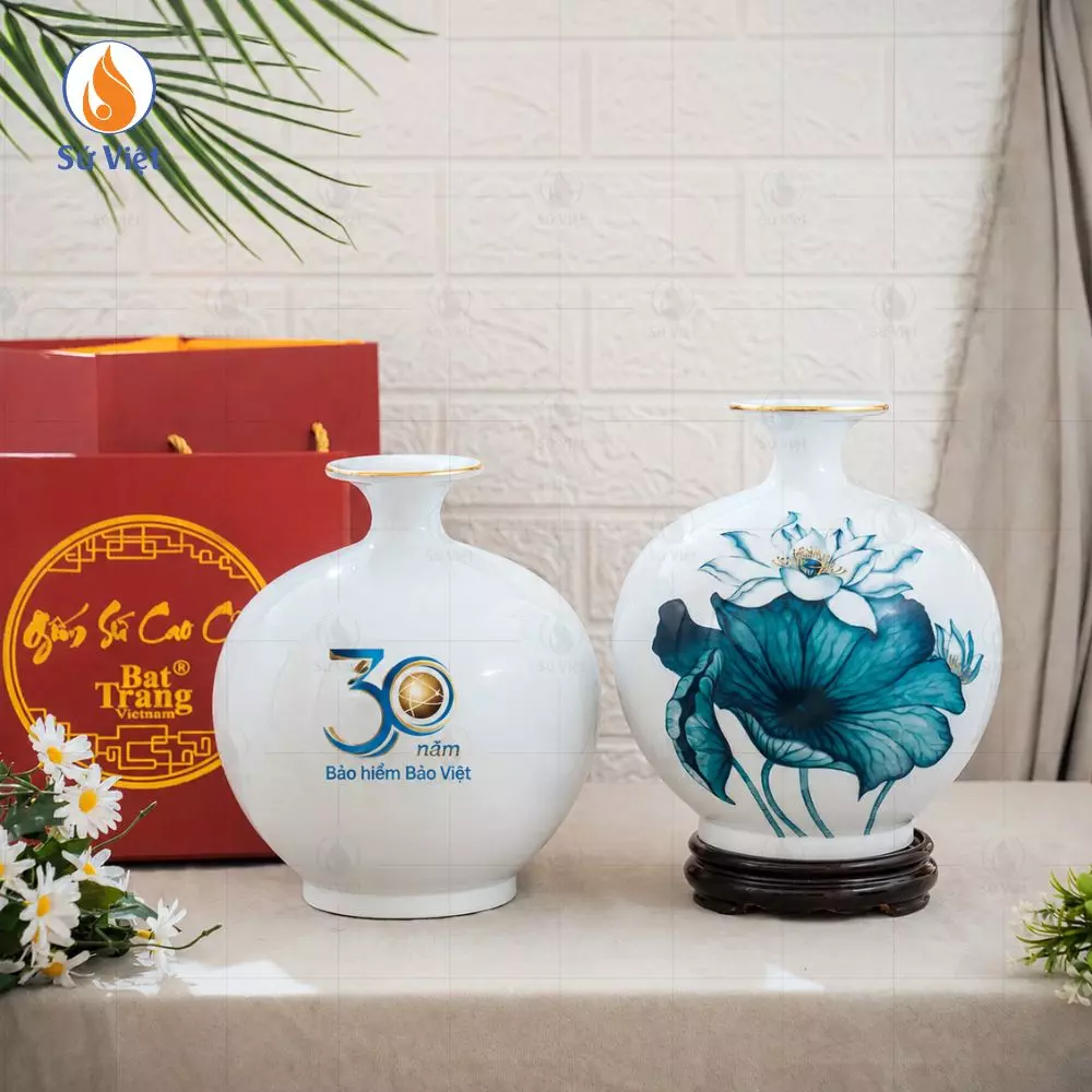 Bình Hút Lộc Sen Xanh In Logo Kỷ Niệm 30 Năm Bảo Hiểm Bảo Việt