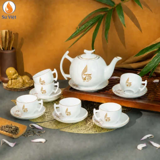 Bộ Ấm Trà Cành Bưởi In Logo 75 Năm Công Đoàn Giáo Dục Việt Nam