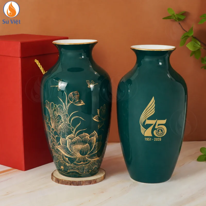 Bình gốm hoa sen in logo 75 Công Đoàn Giáo Dục Việt Nam