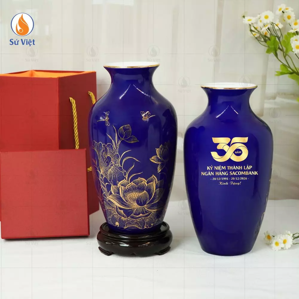 Bình Hoa Sen Vàng Quà Tặng Kỷ Niệm 35 Năm Sacombank