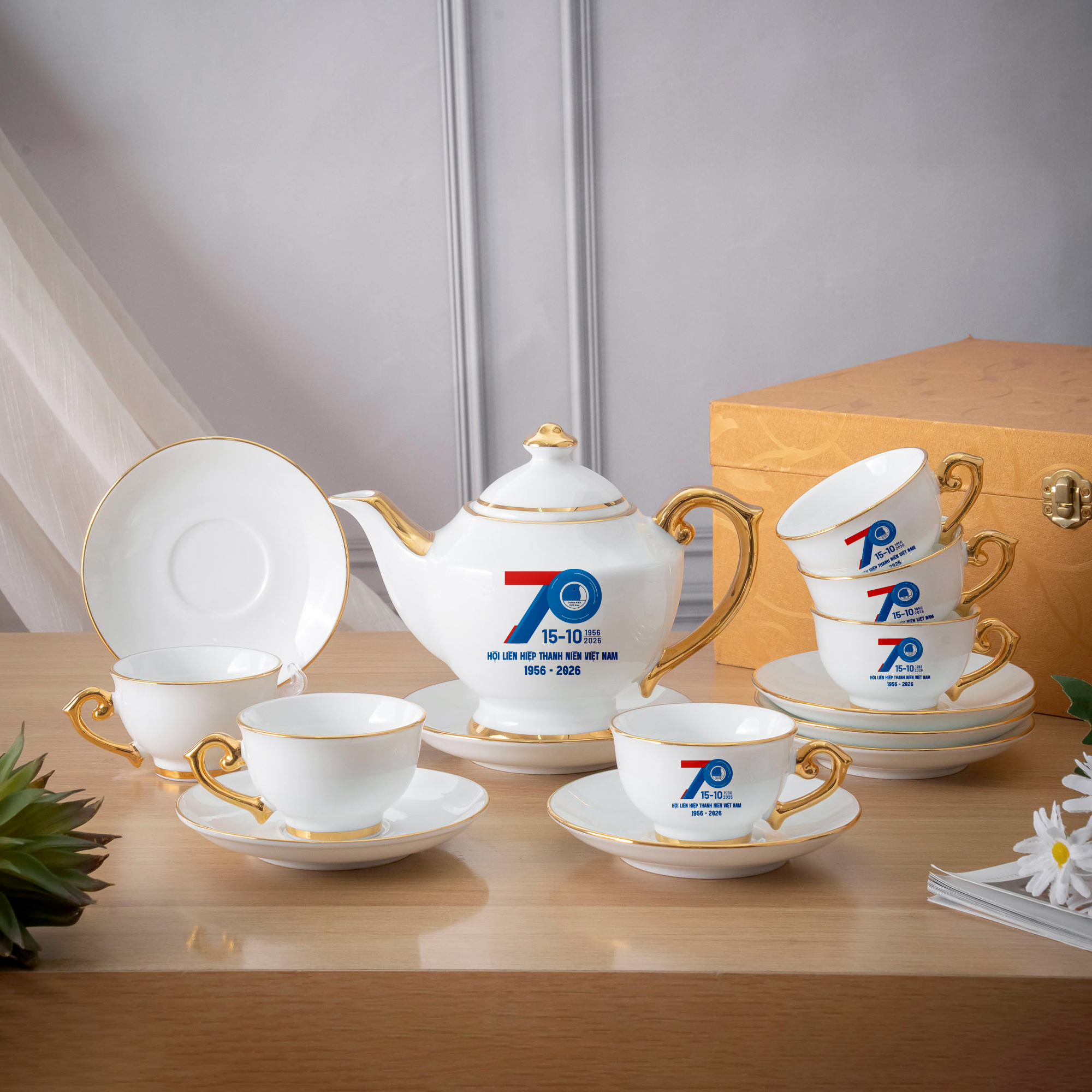 Bộ Trà Trắng Viền Vàng Kỷ Niệm 70 Năm Hội Liên Hiệp Thanh Niên