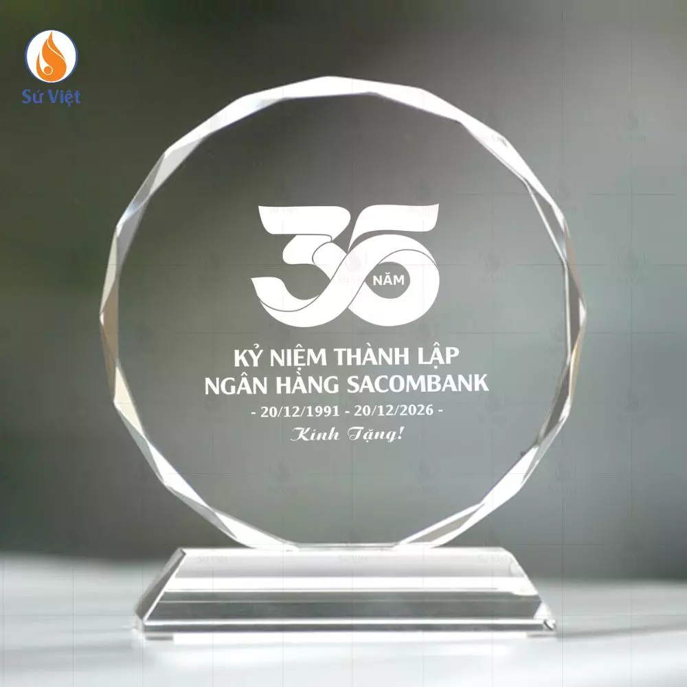 Đĩa biểu trưng pha lê Quà Tặng Kỷ Niệm 35 Năm Thành Lập Ngân hàng Sacombank