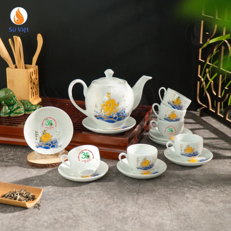 Bộ ấm Thuận Buồm In Logo 35 Năm Ngày Quốc Tế Người Cao Tuổi
