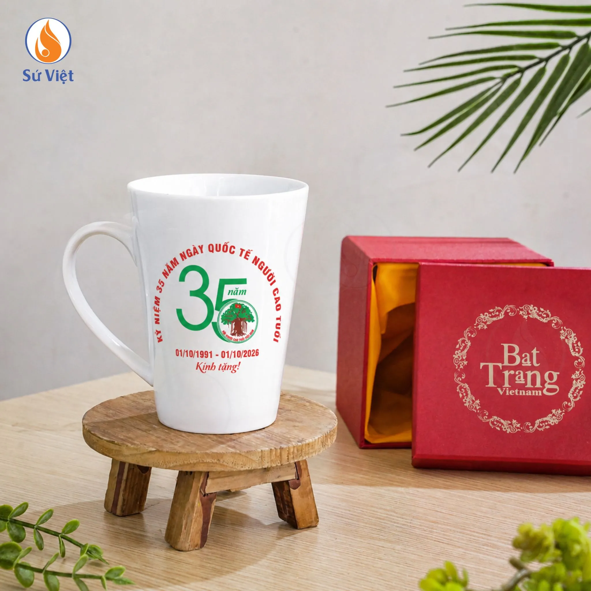 Ly Sứ Sen Nước In Logo 35 Năm Ngày Quốc Tế Người Cao Tuổi